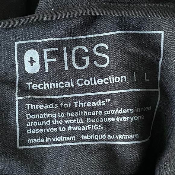 Figs Black Casma Three-Pocket Medical Scrub Top - 47316 - Picture 6 of 15